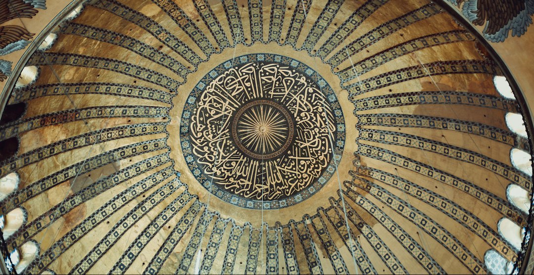 Aplicativo para Encontrar a Qibla e Horários das Orações